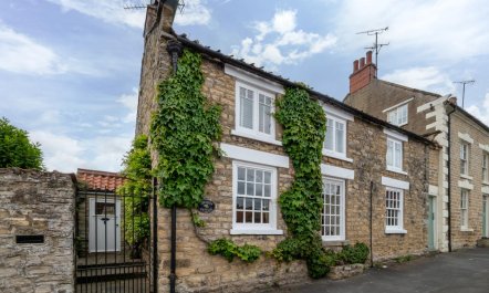 2 Bed in Near Pickering 3