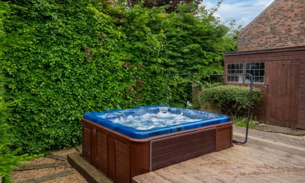 2 Bed in Near Pickering 2