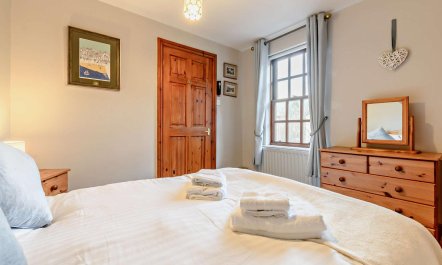 2 Bed in Whitby 7