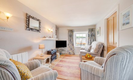 2 Bed in Aberaeron 1