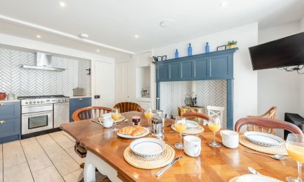 5 Bed in St. Leonards-on-Sea 5