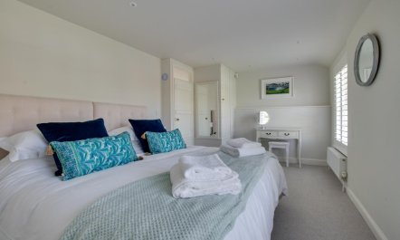 4 Bed in Southwold 5