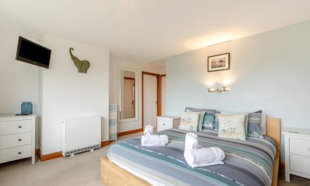 4 Bed in Croyde 9