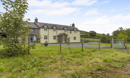 5 Bed in Devils Bridge 1