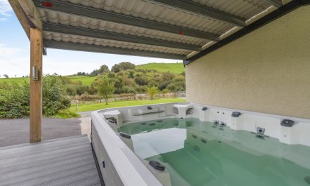 5 Bed in Devils Bridge