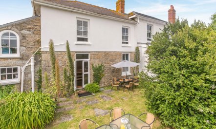 7 Bed in Mousehole 5