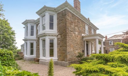 7 Bed in Mousehole