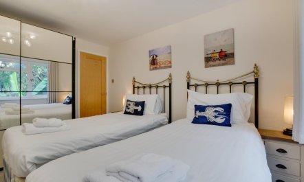 2 Bed in Dartmouth 5