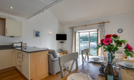 2 Bed in Porthleven 3