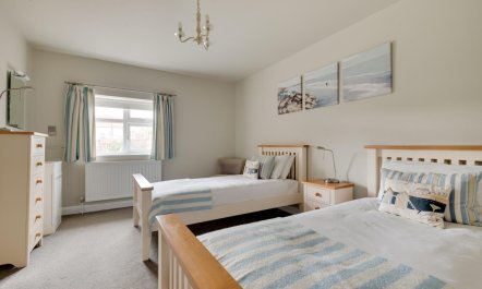 4 Bed in Southwold 8