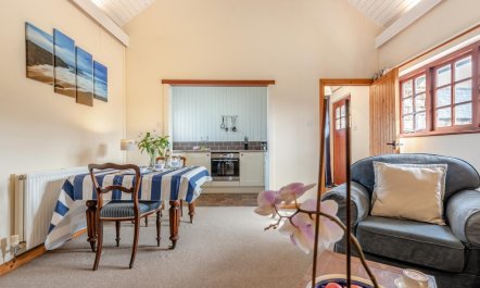 1 Bed in Little Haven 8