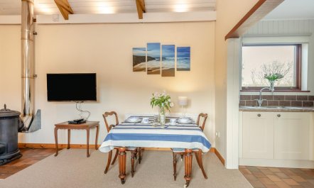 1 Bed in Little Haven 9