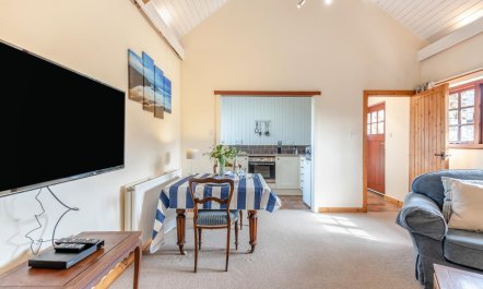 1 Bed in Little Haven 5