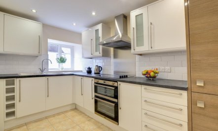 8 Bed in Machynlleth 2