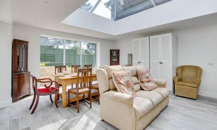 4 Bed in Harmans Cross 2