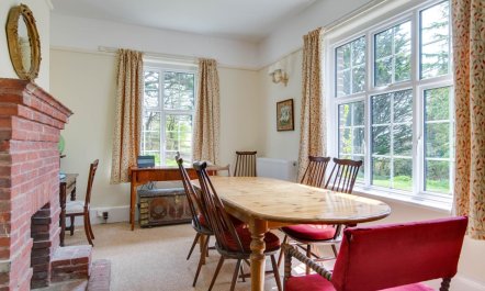 4 Bed in Harmans Cross 6