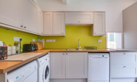 4 Bed in Harmans Cross 8