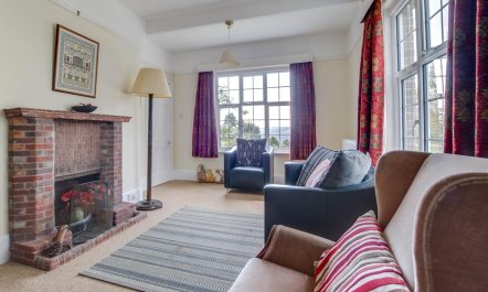 4 Bed in Harmans Cross 4