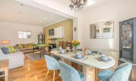6 Bed in Scarborough 3