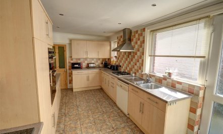 6 Bed in Scarborough 5