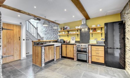 2 Bed in Machynlleth 8