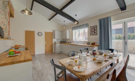 3 Bed in Edgefield 6