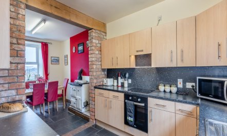 4 Bed in Aberystwyth 9