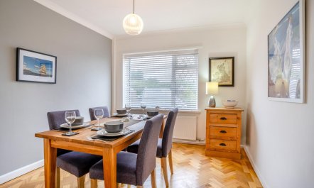 3 Bed in Porthcawl 1