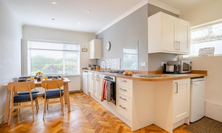3 Bed in Porthcawl 2