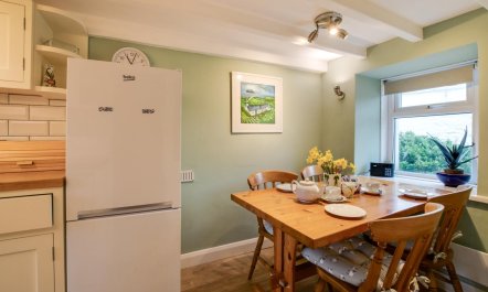 2 Bed in Aberdaron 6