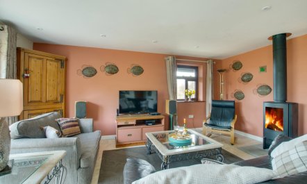 2 Bed in Woodbridge 1