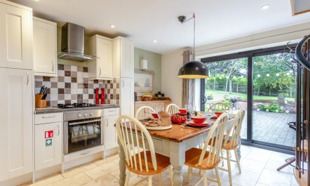 2 Bed in Woodbridge 2