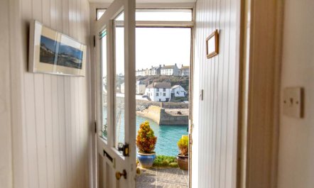 3 Bed in Porthleven 2