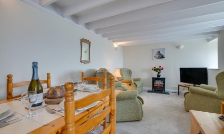 2 Bed in Porthleven 3