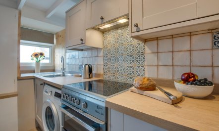 2 Bed in Porthleven 6