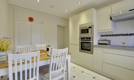 2 Bed in Beaumaris 5