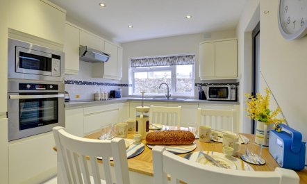 2 Bed in Beaumaris 3