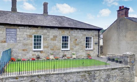 2 Bed in Beaumaris 2