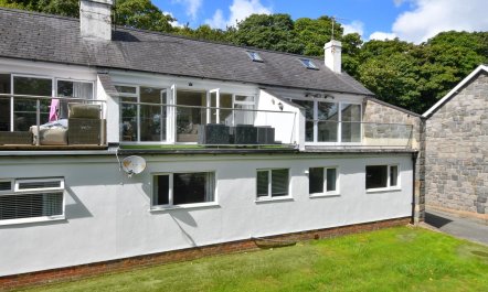 2 Bed in Llanbedrog 1