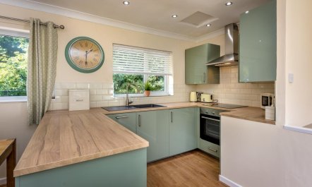 2 Bed in Llanbedrog 6