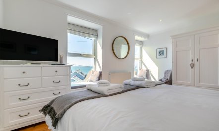 2 Bed in Porthleven 3