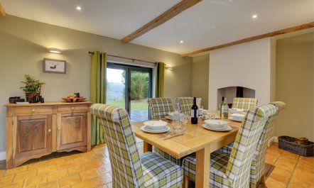 3 Bed in Hemblington 8