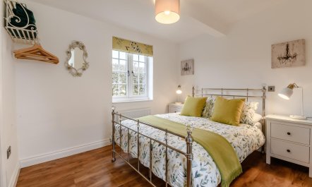 1 Bed in Hinderwell 8