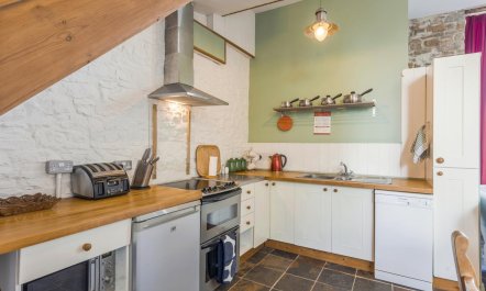 2 Bed in Crugybar 4