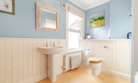 4 Bed in Southwold 5