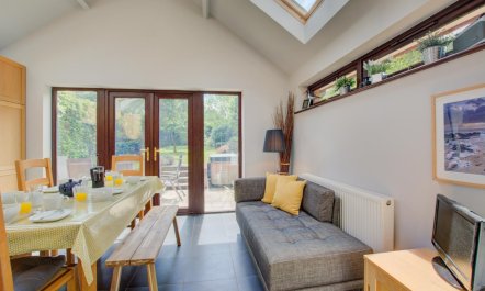 3 Bed in Salthouse 5