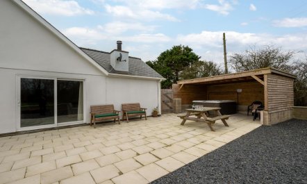 5 Bed in Bryncroes 1