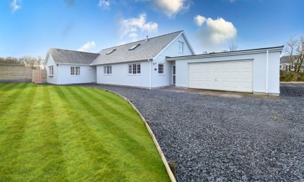 5 Bed in Bryncroes 2