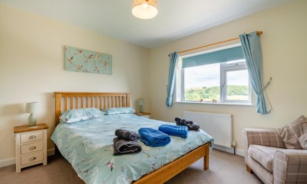 4 Bed in Suffield 6