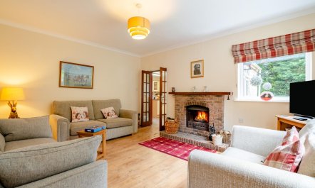 4 Bed in Suffield 7